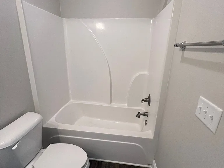323 Summercreek Cv — Photo 16