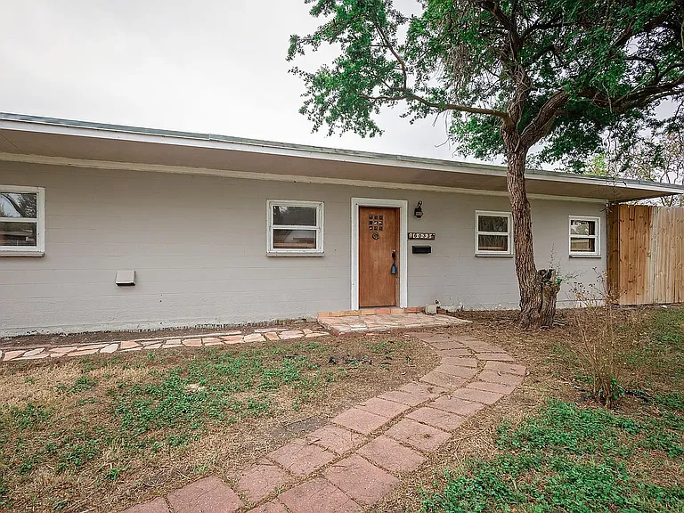 6033 Rio Vista Ave — Photo 1