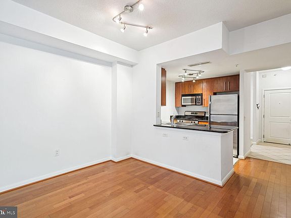3rd image of 1021 Garfield St #135