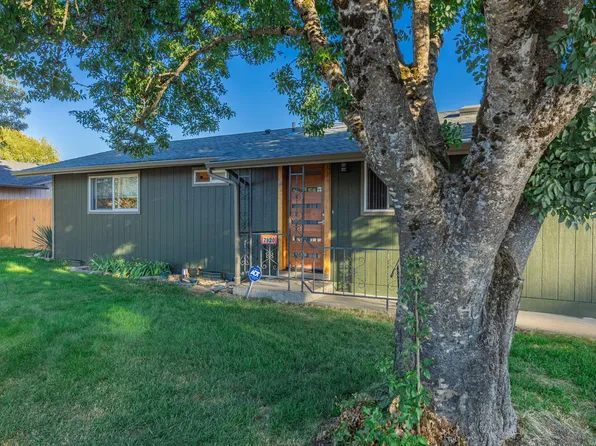 7920 Gladstone Ave, White City, OR 97503