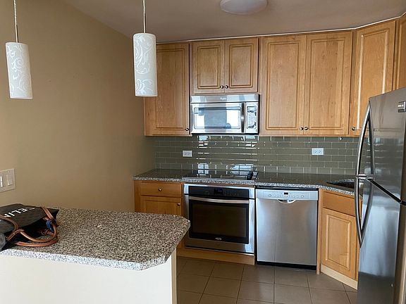 4th image of 2626 N Lakeview Ave APT 3605