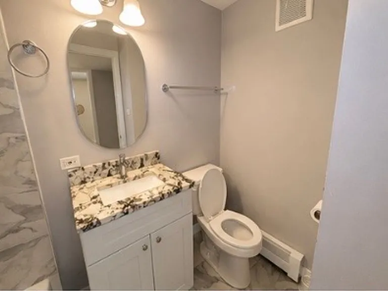 5009 N River Rd — Photo 10