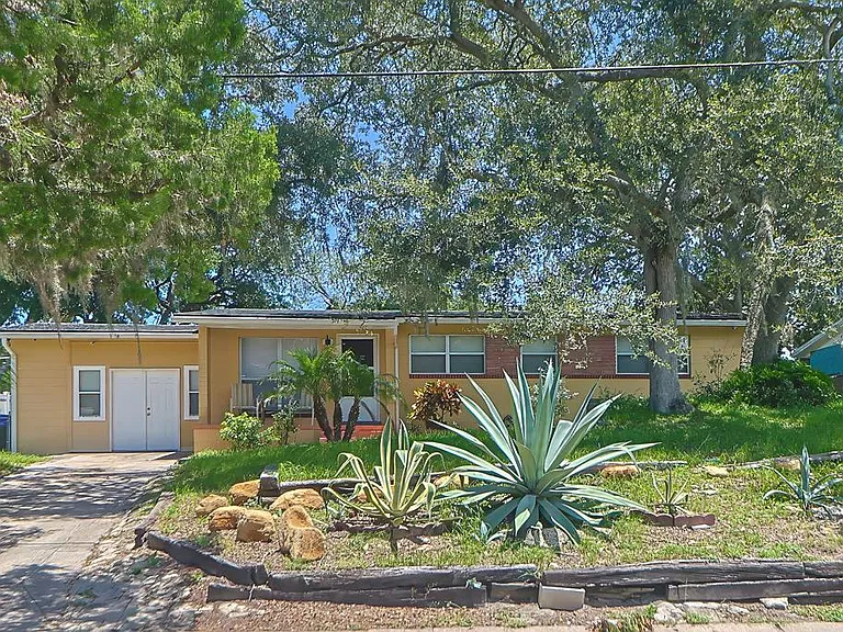 10 Barcelona Ave — Photo 4