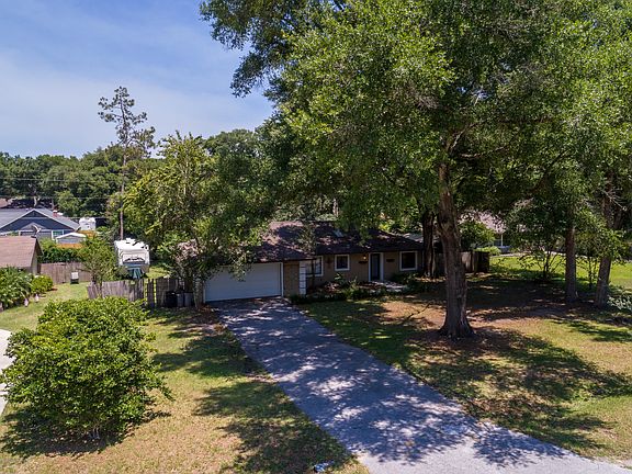 4th image of 325 SE 52nd Ct