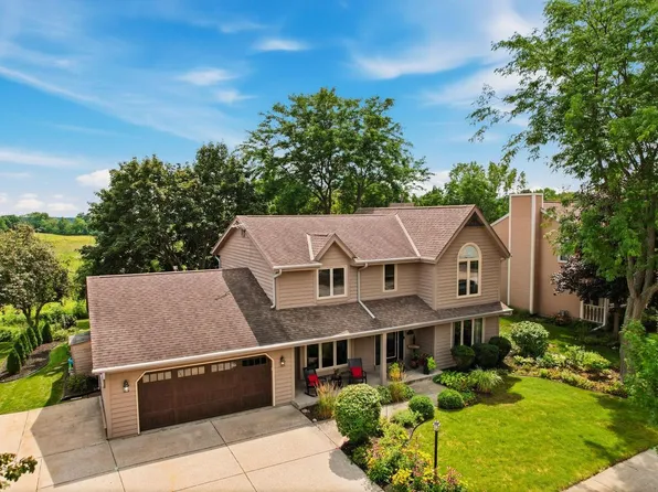 2927 Willard LANE, Waukesha, WI 53188