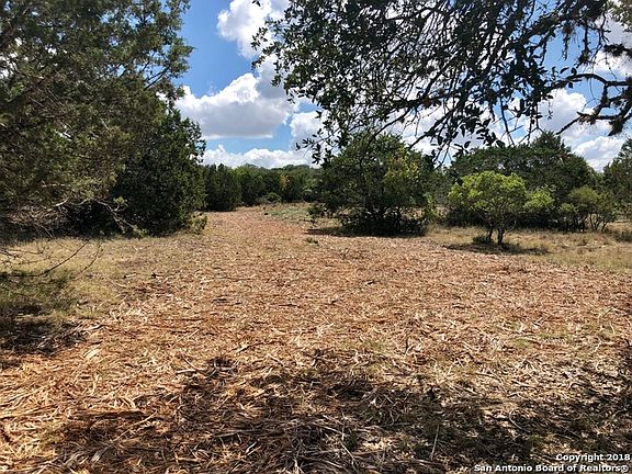 4th image of 2940 Oak Hollow Dr
