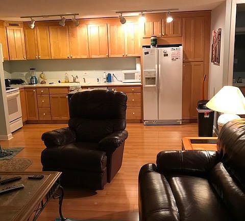 3rd image of 1339 N Dearborn St #11G