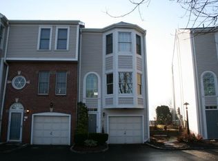 50 Bywater Ln, Bridgeport, CT 06605