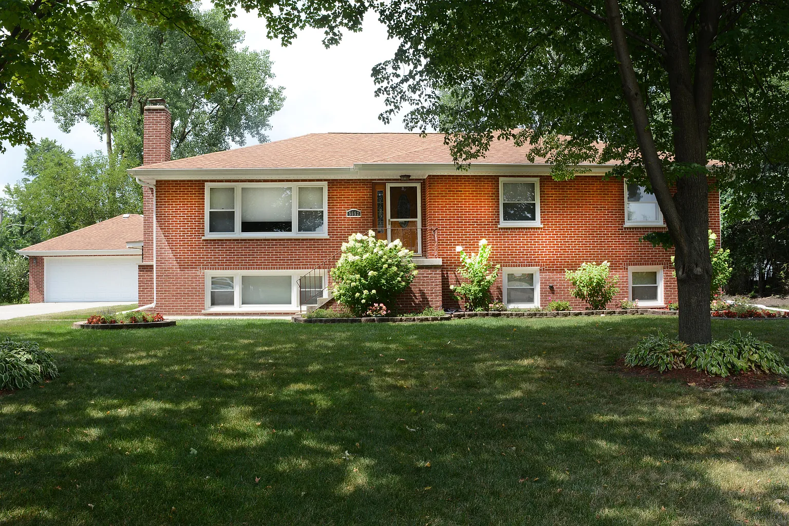 5652 S Madison Ave photo 1