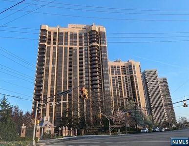 900 Palisade Ave APT 1J, Fort Lee, NJ, 07024