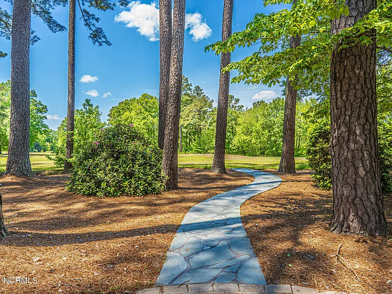 4 Fairway Ln — Photo 20