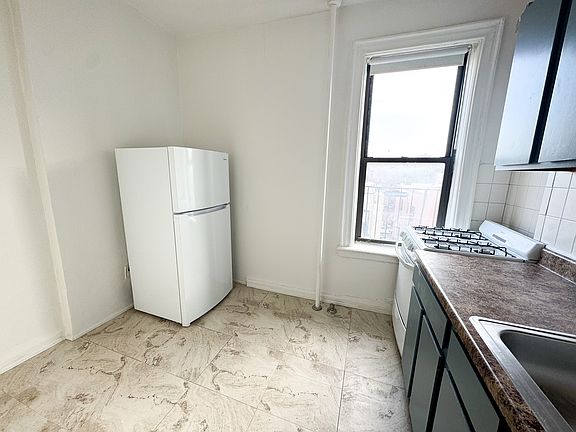 5th image of 31-19 32nd St #17
