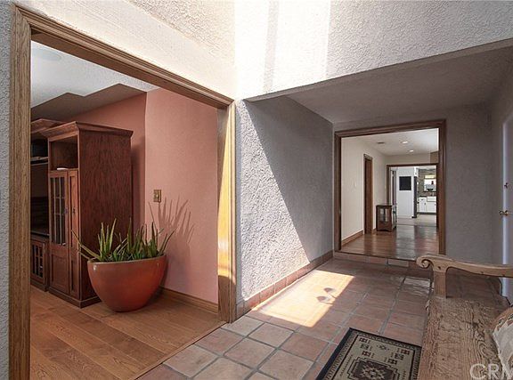 4th image of 933 Oakhorne Dr