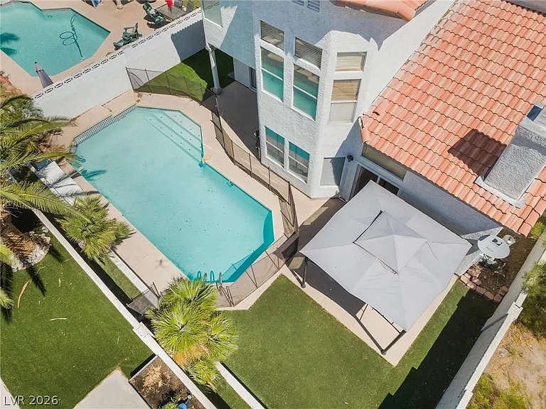 8429 Honeywood Cir — Photo 15