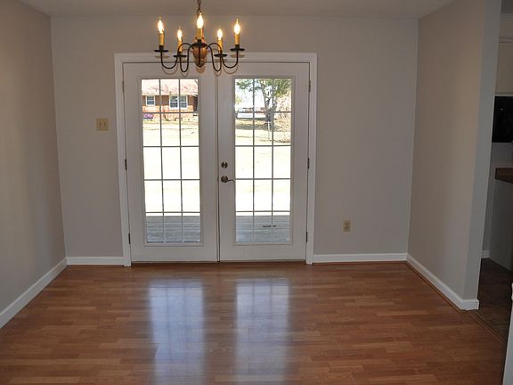 4th image of 205 Common Wealth Ave