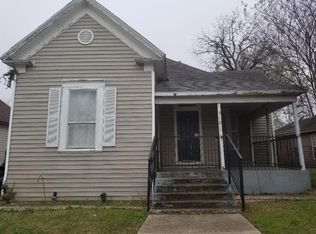 910 E Tucker St, Fort Worth, TX 76104
