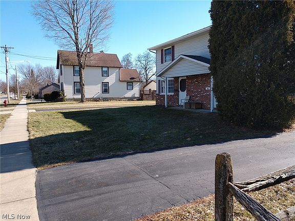 3rd image of 975 Center St #977
