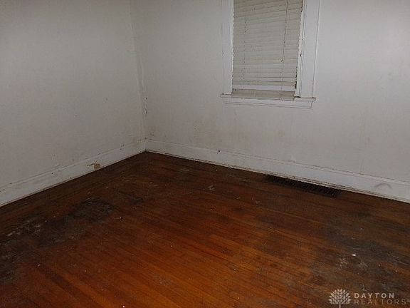 5th image of 1120 Carmania Ave