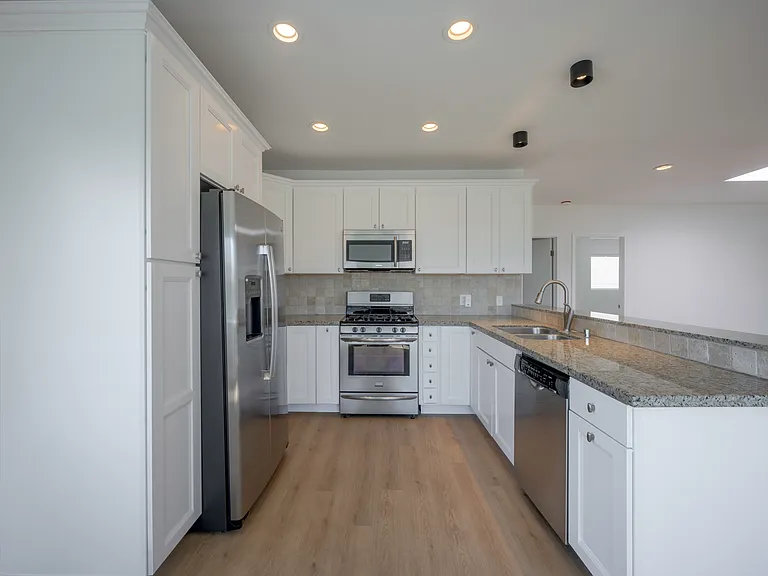 5752 La Jolla Blvd — Photo 4