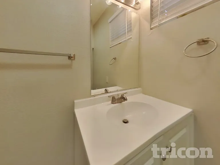 420 Deauville Dr — Photo 13