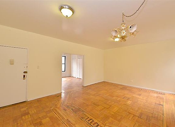 2nd image of 5 Pinehurst Ave APT 4A