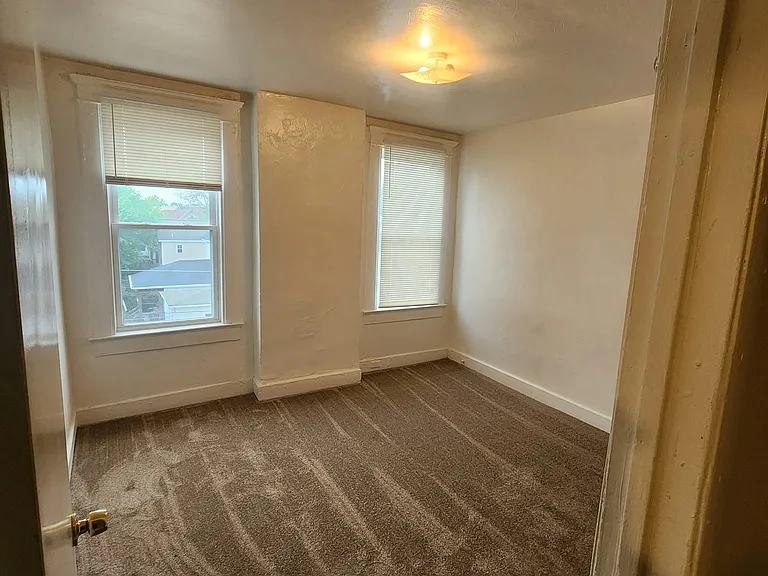 325 W 31st St #6 — Photo 10