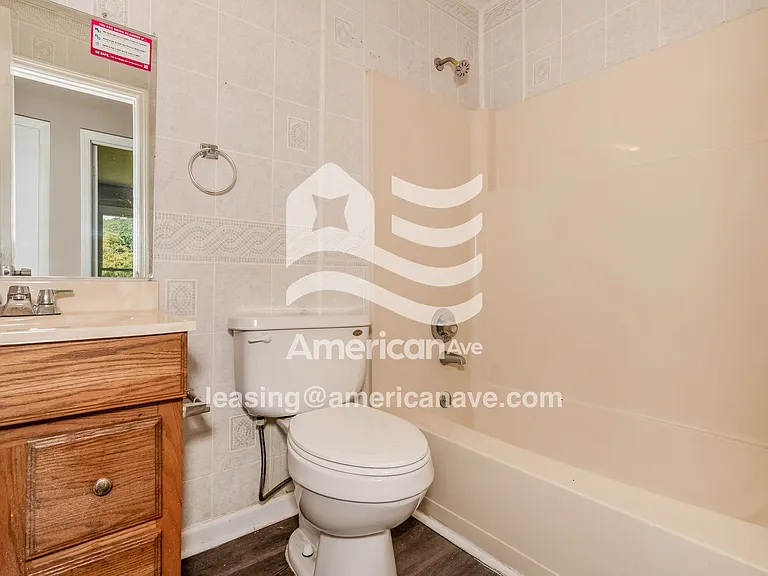 1694853_012_bathroom_13.jpg