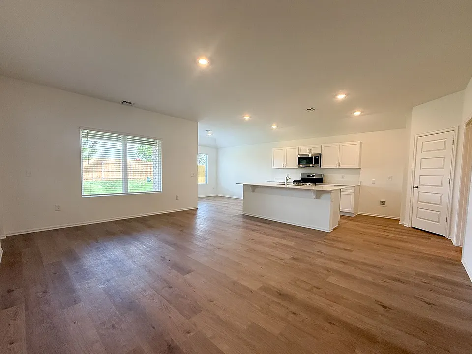 16309 Harvester Dr