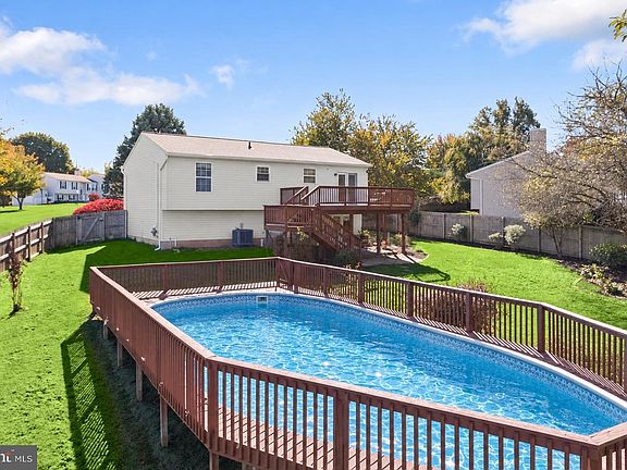 2nd image of 3324 Sutton Ct