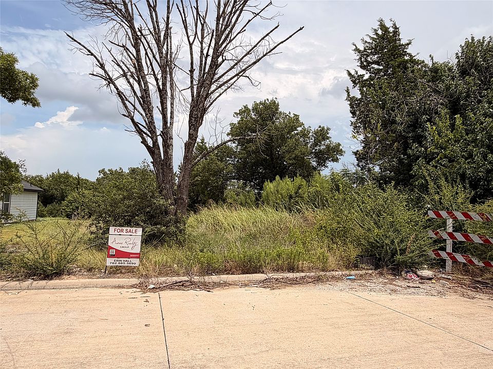 1st image of 950 Bluff View Dr