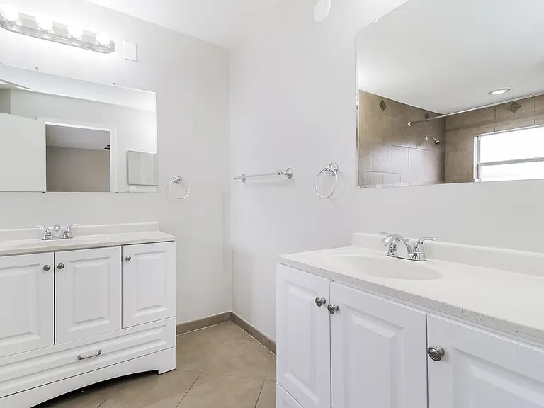 4262 Sandhurst Dr — Photo 12