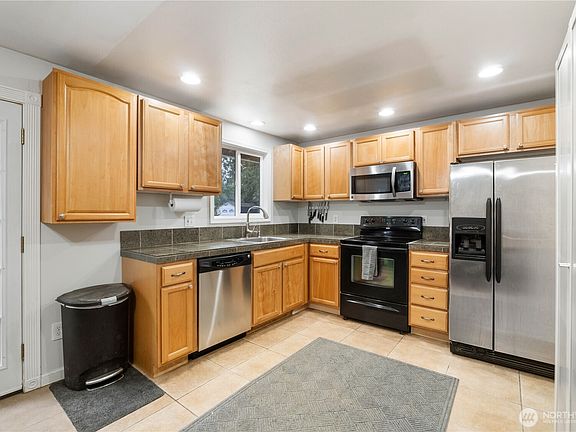 2nd image of 16015 119th Avenue E