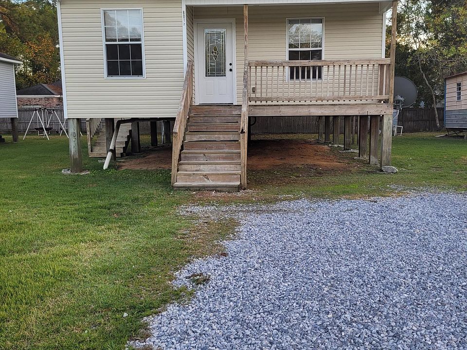 Front view of home