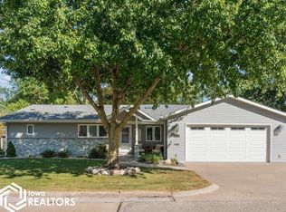 2706 Bittersweet Pl, Burlington, IA 52601