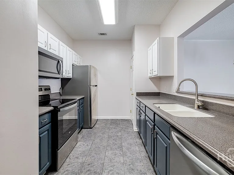 400 Tibet Ave #5 — Photo 6