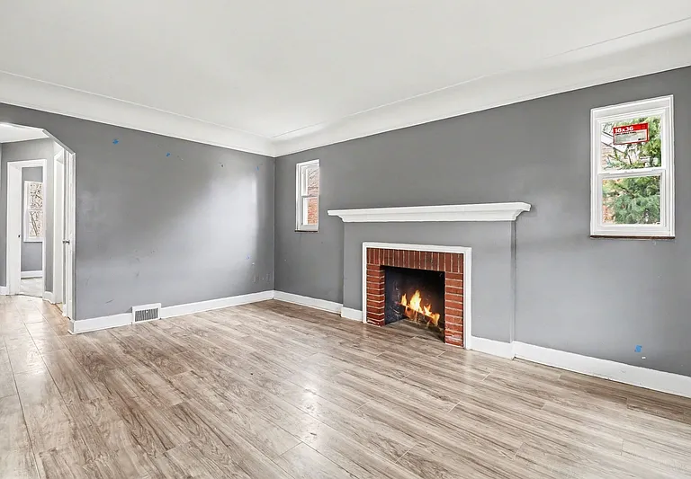 16605 Freeland St — Photo 7