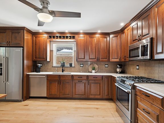 Custom kitchen remodel done in 2019. Features cust