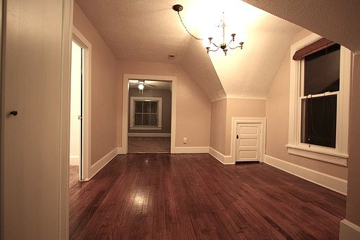 4th image of 1747 W Newport Ave