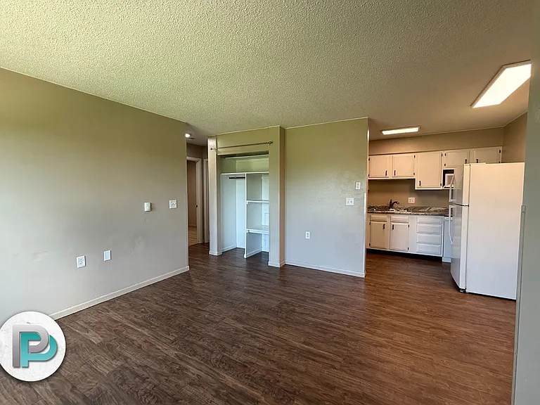801 Clover Ct #4 — Photo 8