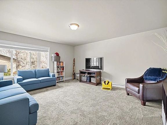 4th image of 908 Midway Ln #2