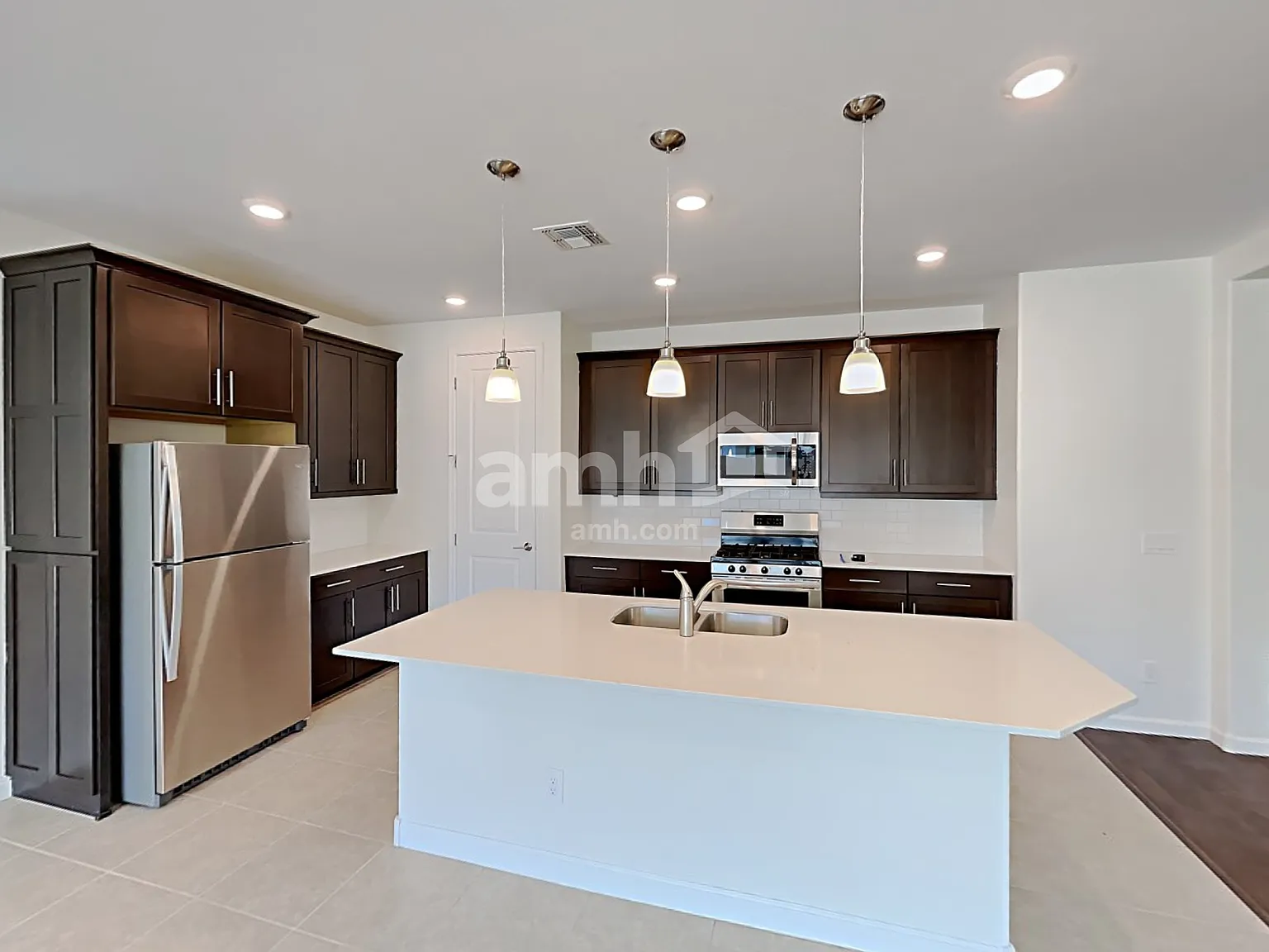 3 bed, 2.0 bath, 1763 sqft, $2,195 — Photo 3