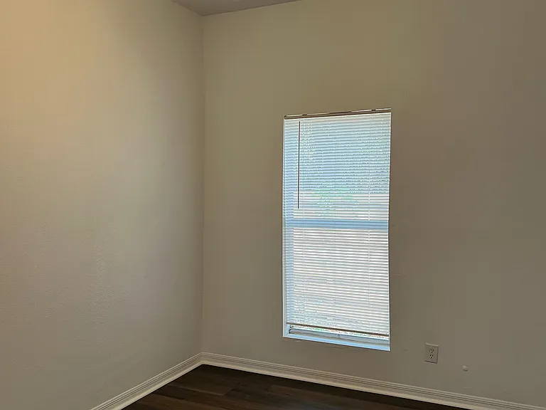 118 E Lime St — Photo 1
