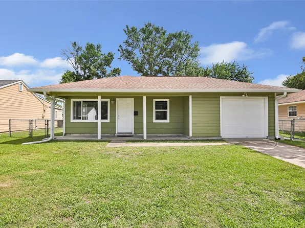 708 N Circle Dr, Baytown, TX 77520