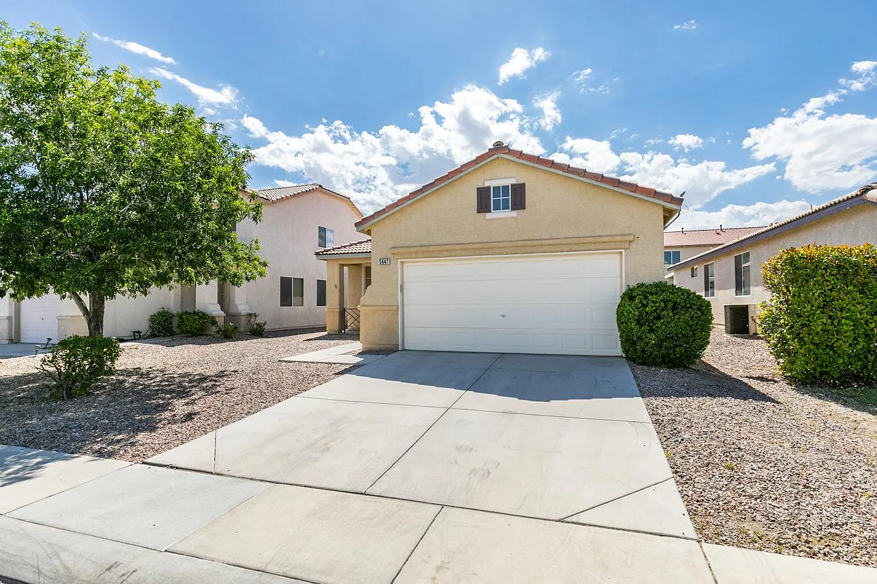 3 bed, 1400 sqft, $2,050 — Photo 3