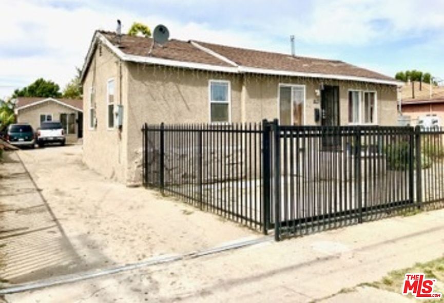 1st image of 1265 E 108th St