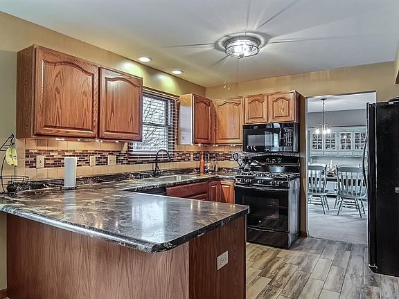 5th image of 6146 W 89th Pl