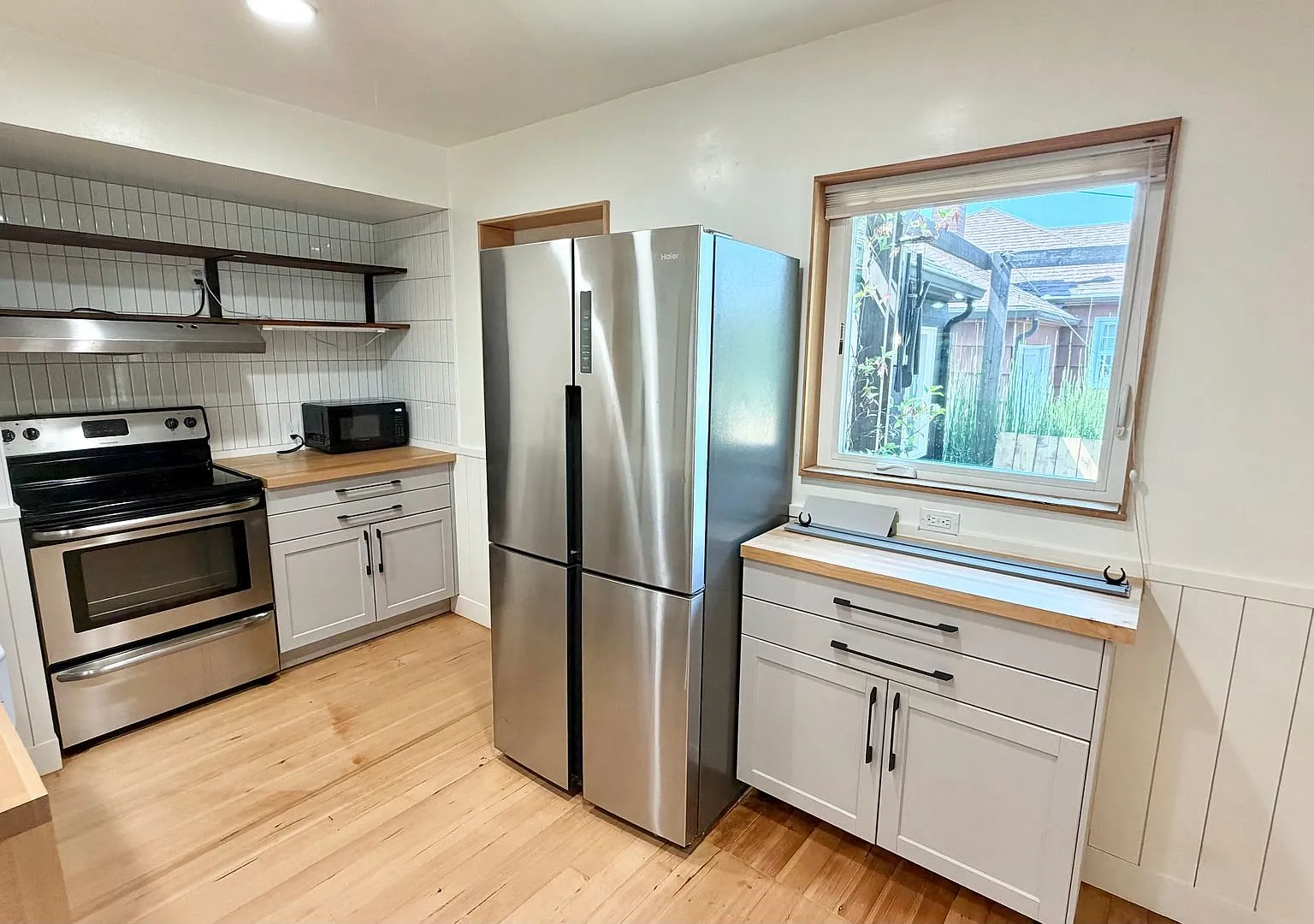 3bd/2ba Se Portland Gem Featuring Spacious Backyard & Updated Interiors — Photo 3