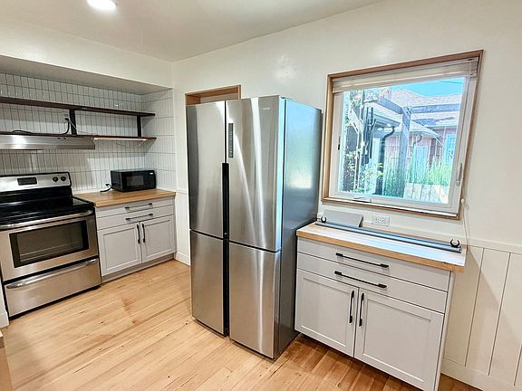 3rd image of 9340 SE Yamhill St