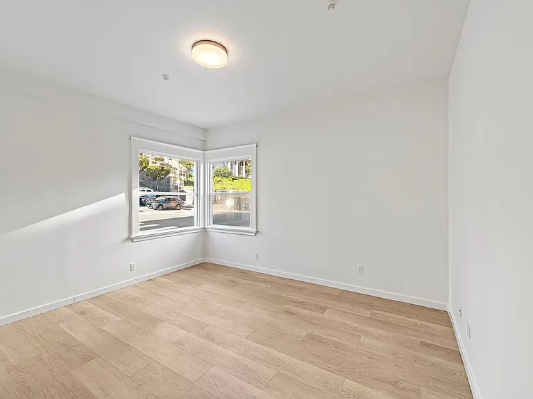 901 Pine St — Photo 4