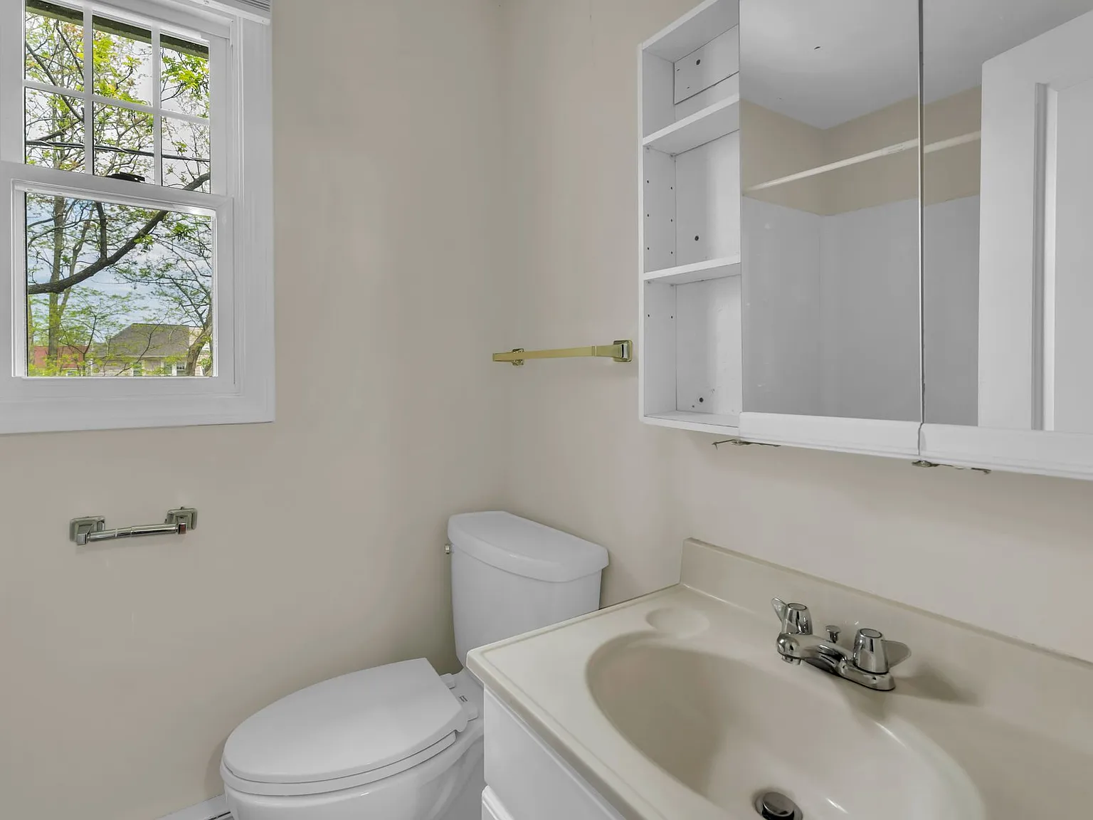 Savin Court Apartments — Photo 4